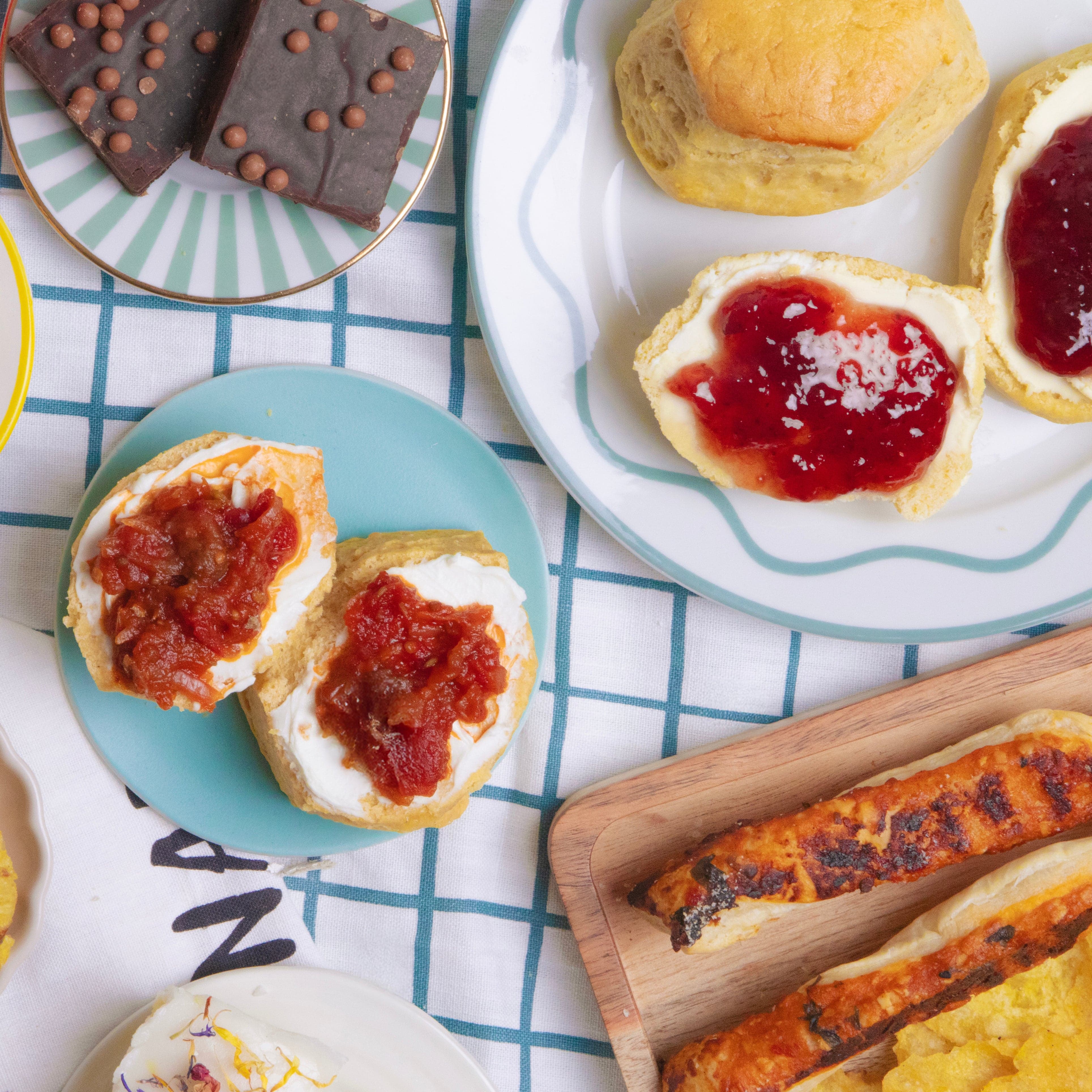Afternoon Tea Picnic Hamper - Image 3