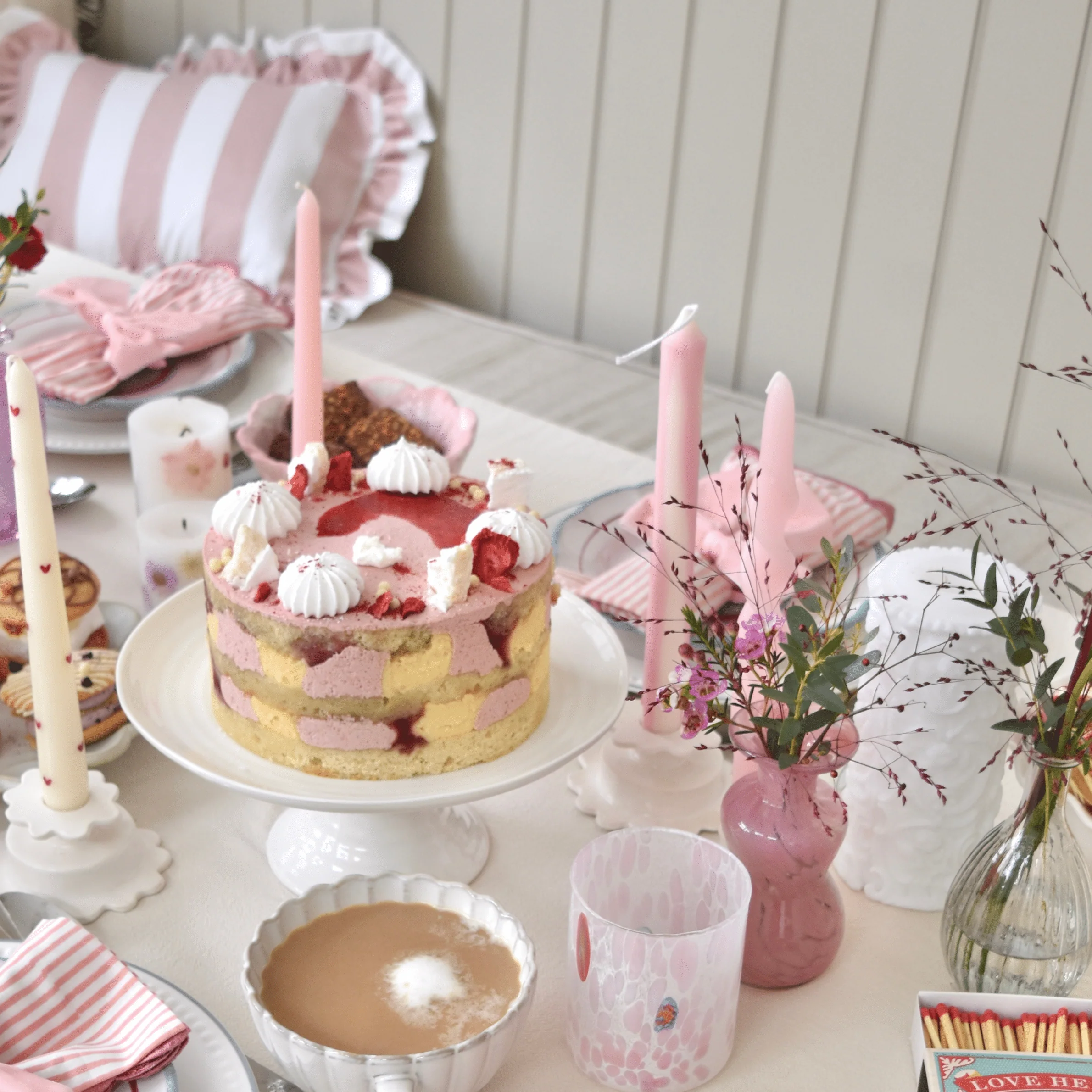 Strawberry Eat-On Mess Cake - Image 3