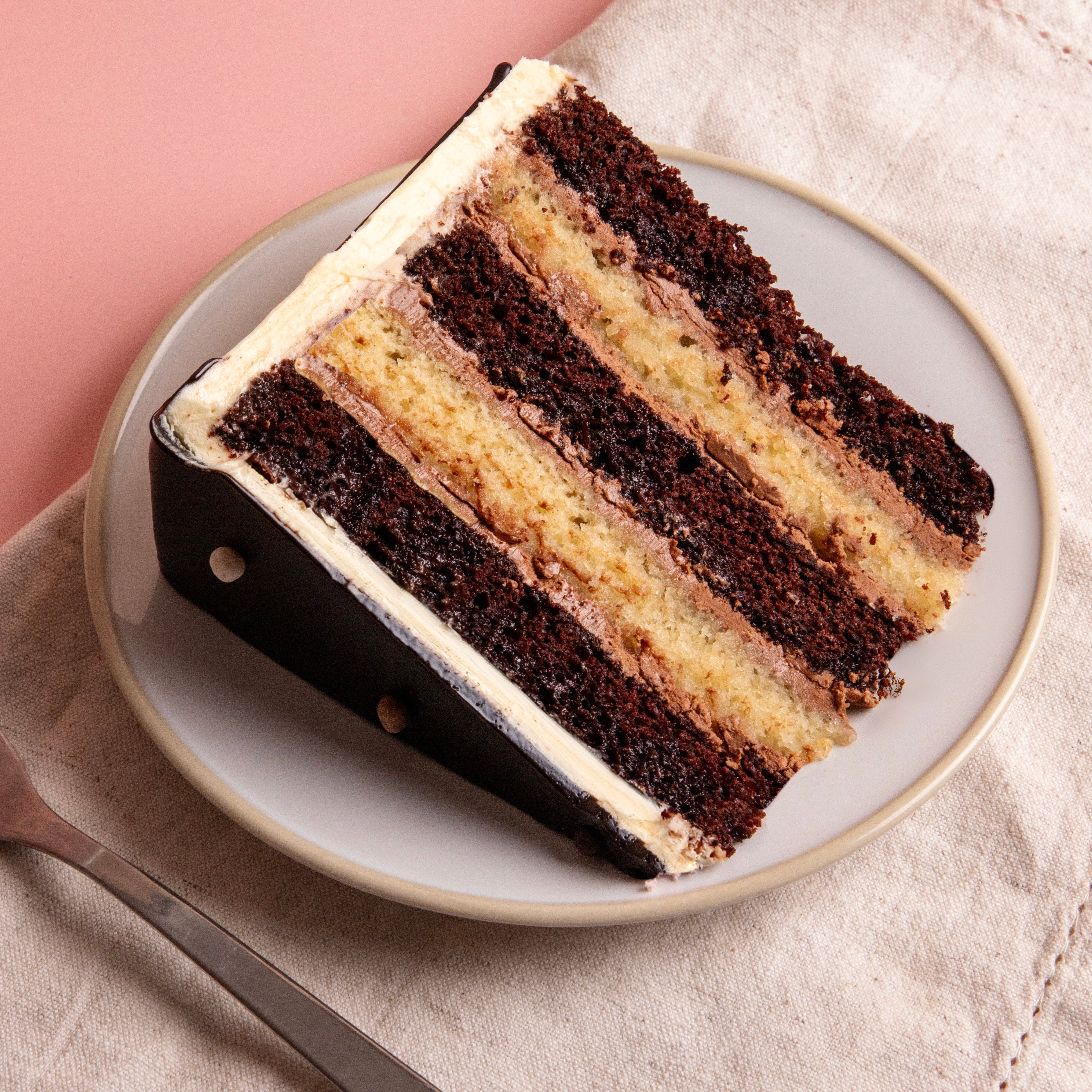 Macaron Drip Cake - Image 5